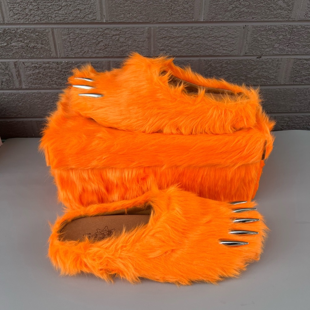 NWB Bravest Studios Orange Fuzzy Claw Slippers Sz 12
